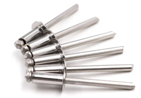 在选择不锈钢铆钉材料时需要考虑哪些方面