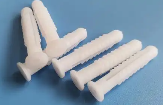 螺丝断在膨胀胶里怎么弄出