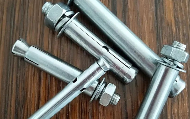 生锈膨胀螺丝怎么取出