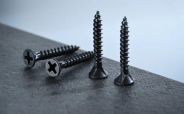 怎么把拧紧的螺丝拧下来