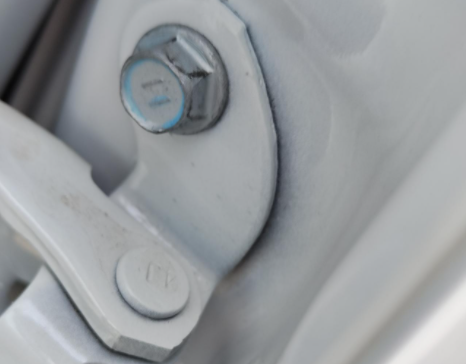 汽车门把手螺丝生锈正常吗