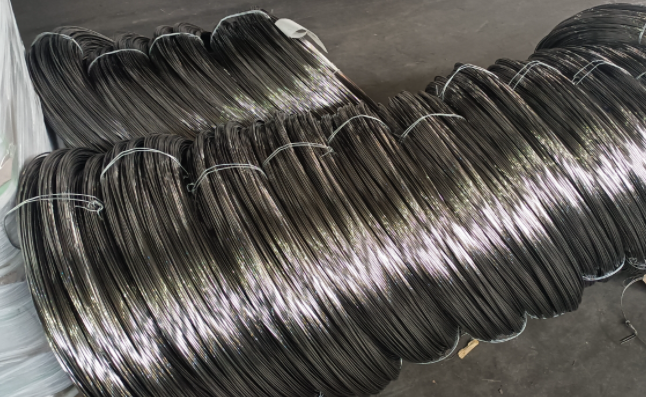 304不锈钢线材打螺丝开裂是什么原因