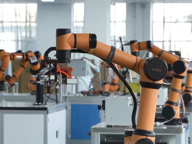 工业机器人配电智能化怎么落地？云辑 × 遨博这篇实战案例给你讲透了！