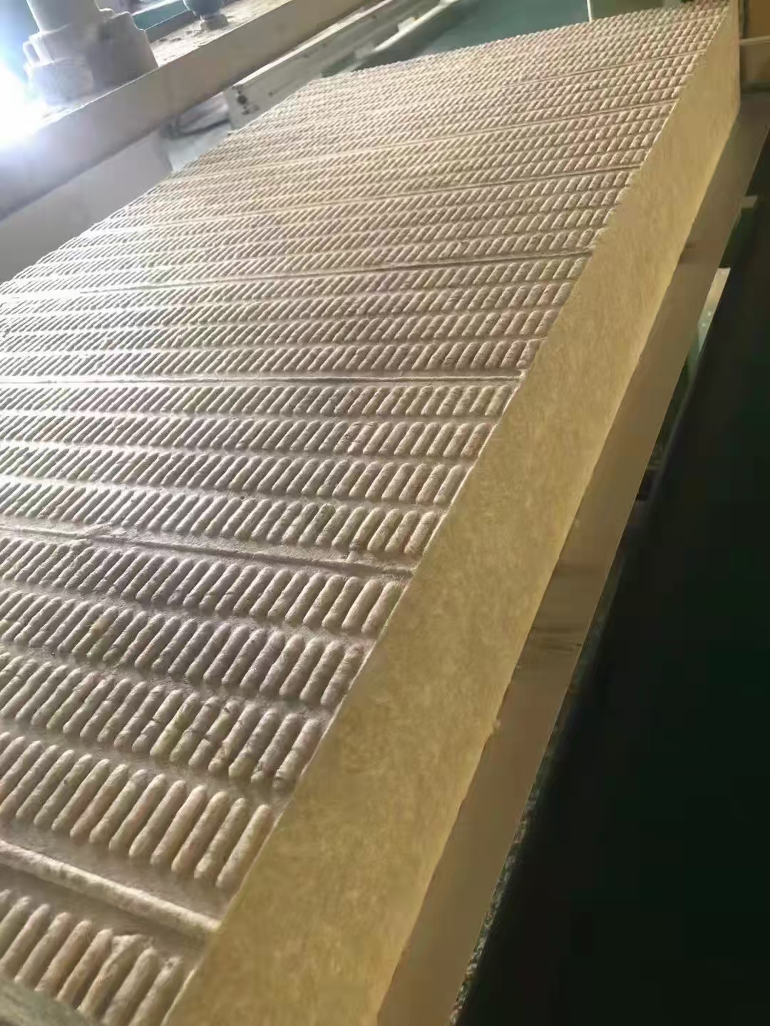 巖棉復(fù)合板