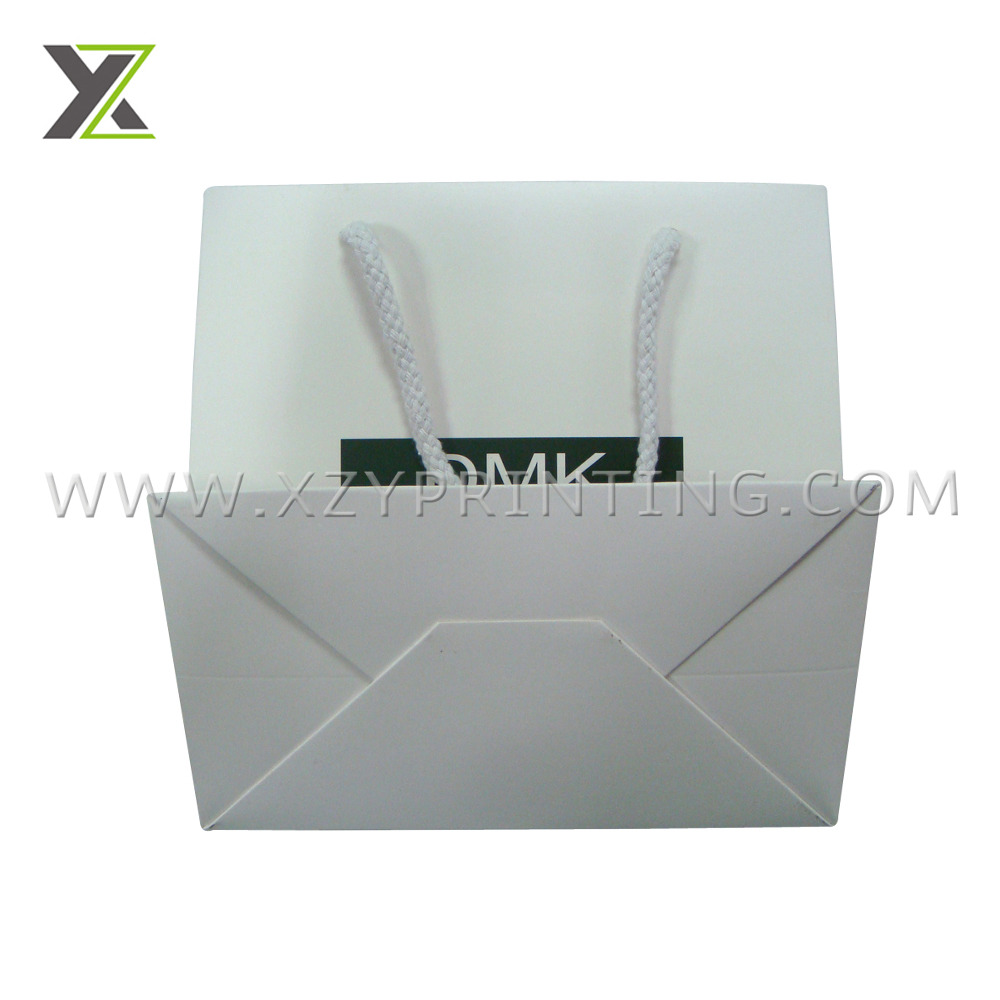 Custom laminated Cosmetic product paper bags with rope handle