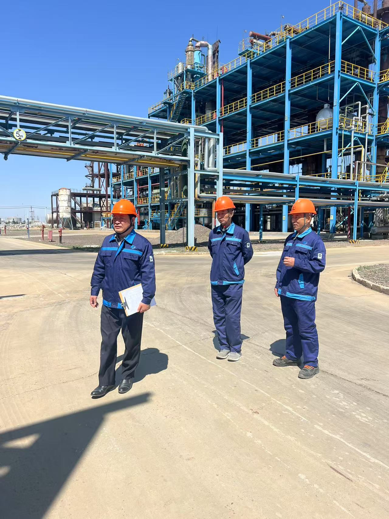 The company leaders carry out safety inspections on May 1st Labor Day to build a solid holiday safety line