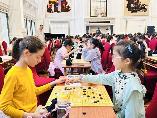 感受围棋智慧 小应氏杯上海希望之星围棋赛落子