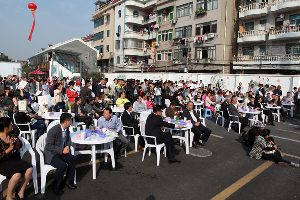 四方来宾，高朋满座
