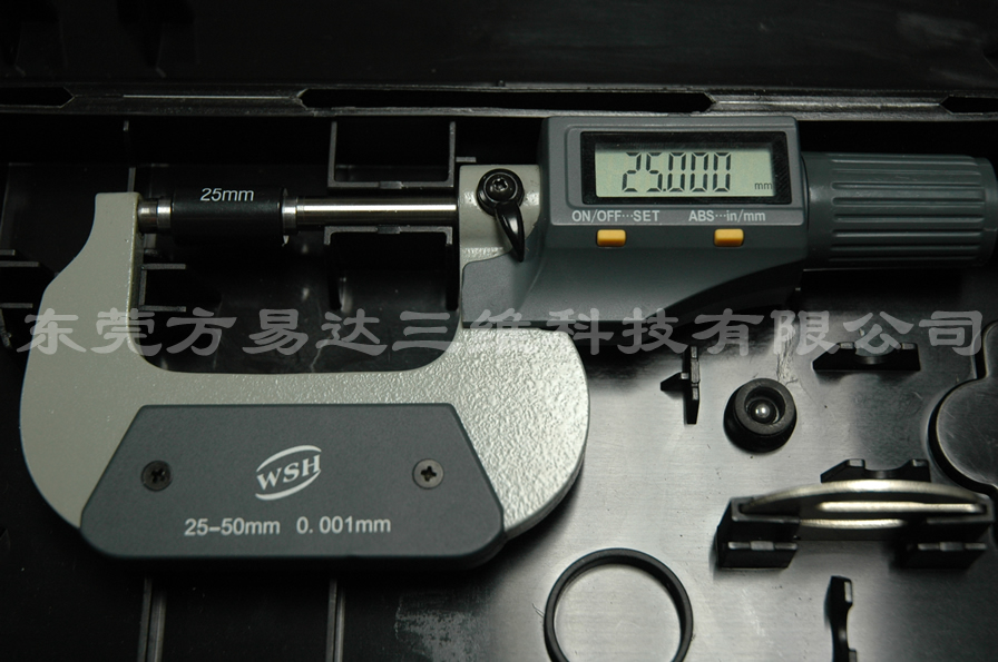 电子数显外径千分尺(测量范围25~50mm，分度值0.001mm)
