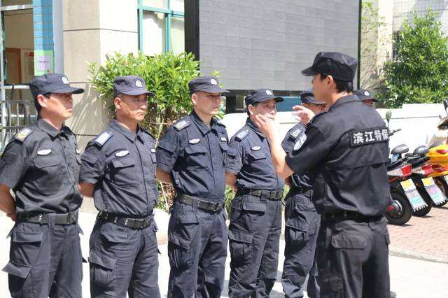 怎样避免祺仲保安外包出现意外情况，应该做好哪些方面的工作