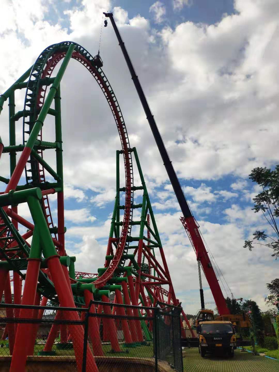 游樂(lè)園過(guò)山車安裝