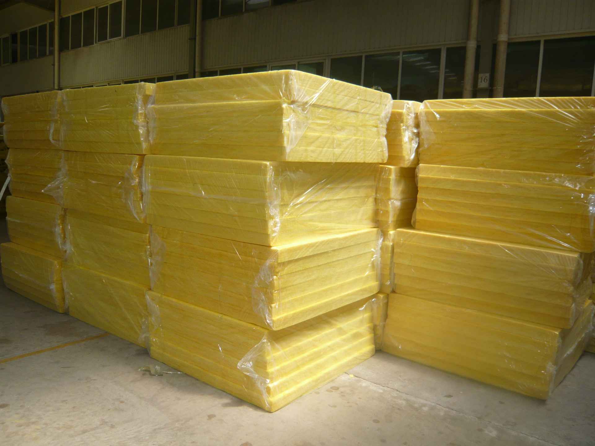 玻璃棉保溫材料總節(jié)能率能夠達(dá)到55%左右
