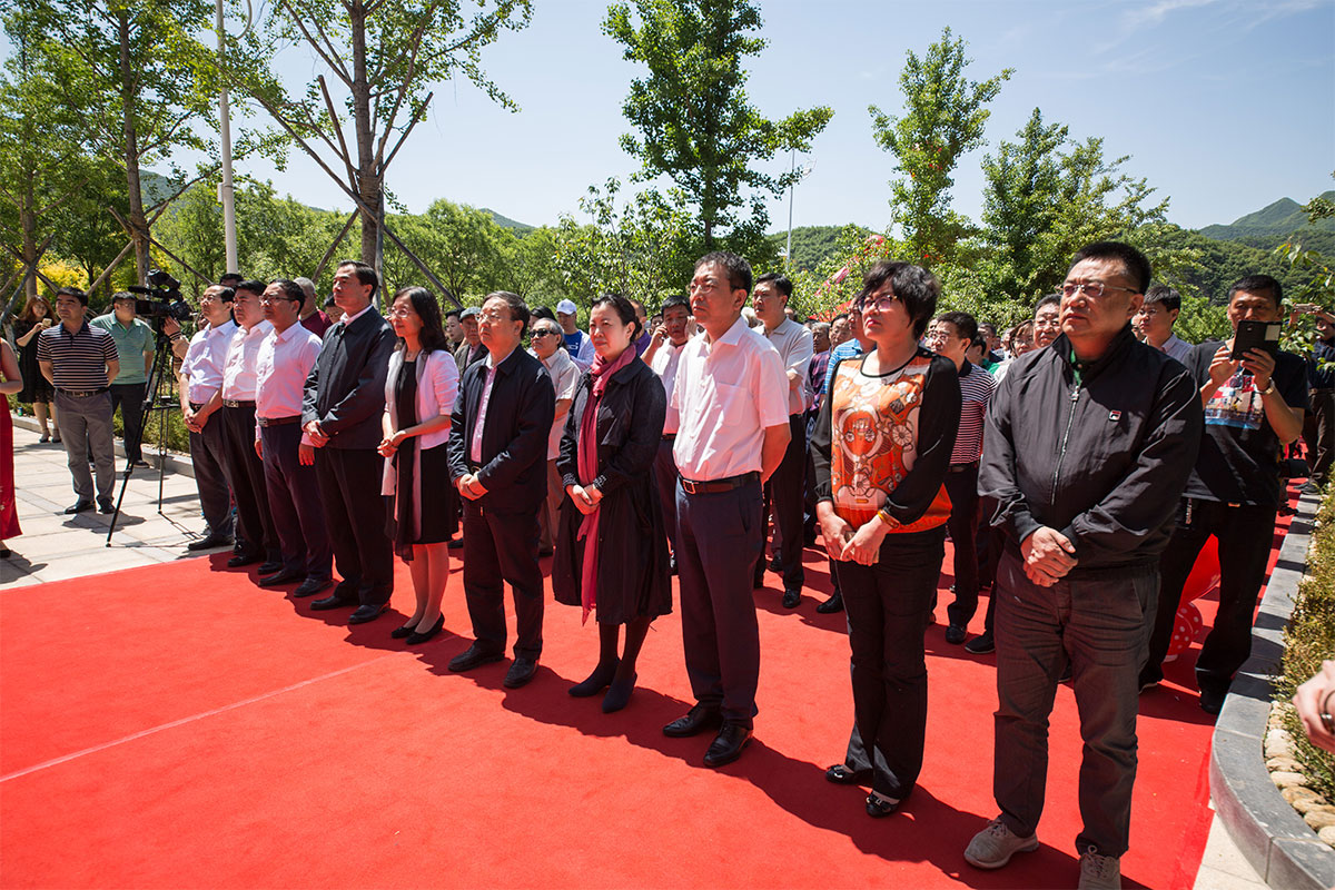 省文学艺术界和市领导参加美术创作基地开业仪式