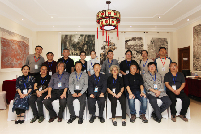 董事长李刚在创作基地与写意中国 大美辽宁初审评委合影