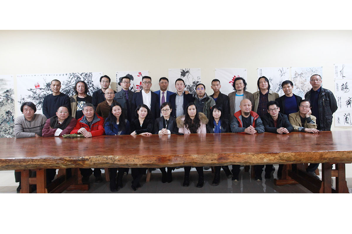 昌宇集团董事长李刚与写意中国-大美辽宁画展-获奖画家-在昌宇水墨画院创作中心合影