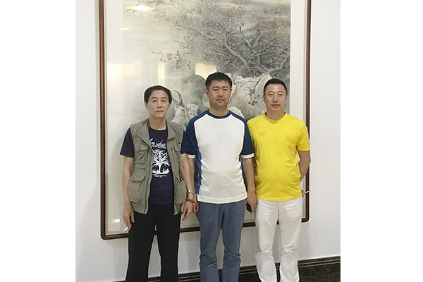 左1 辽宁省艺术馆馆长 杨宝峰 中2昌宇集团董事长李刚 右3营口市青年美协主席 郭洪权