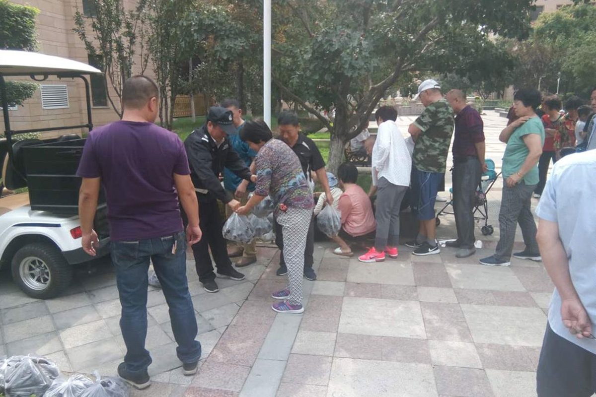 2017年10月20日给业主发放冻梨