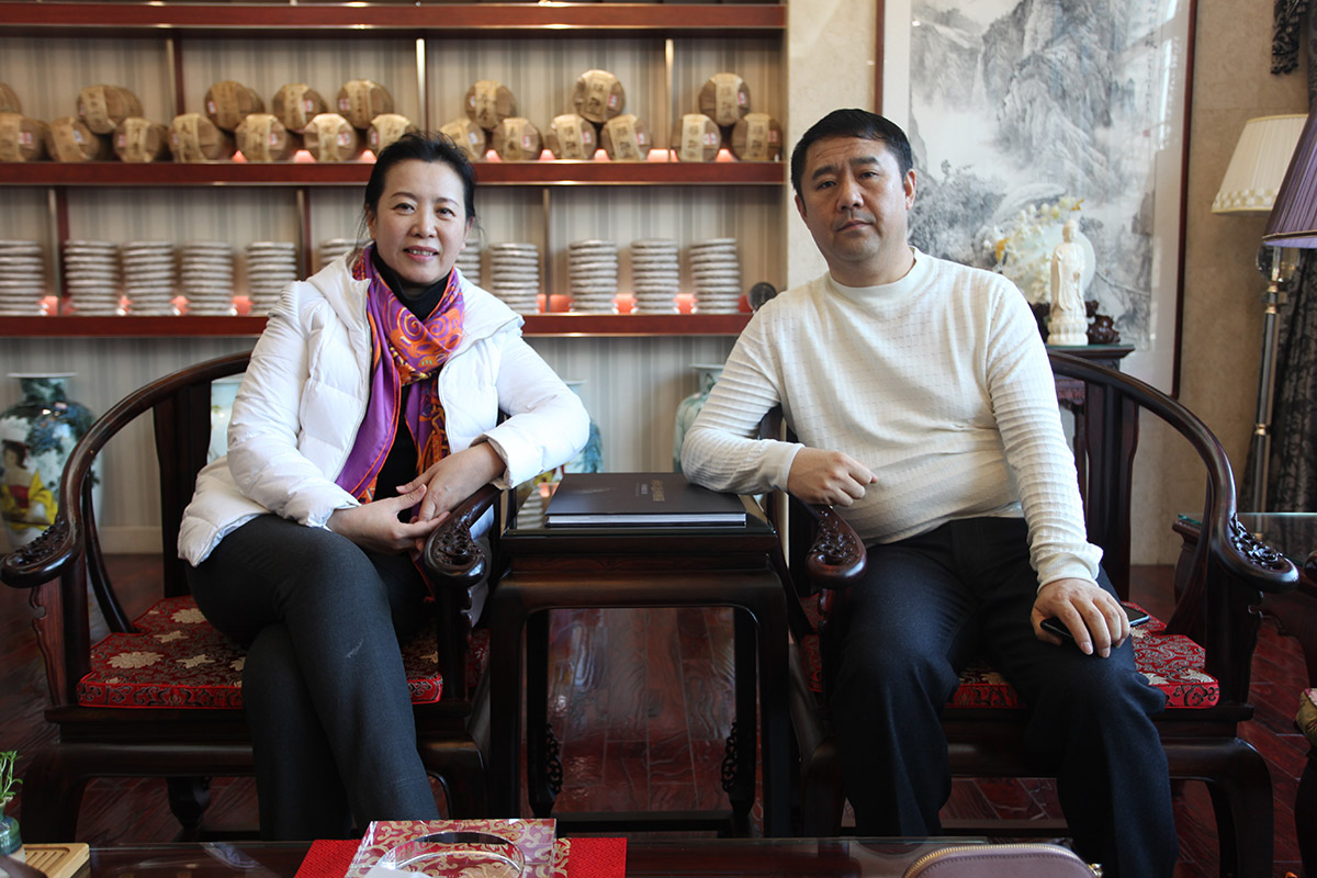 辽宁美术家协会主席-王易霓与昌宇集团董事长李刚在昌宇艺术馆合影