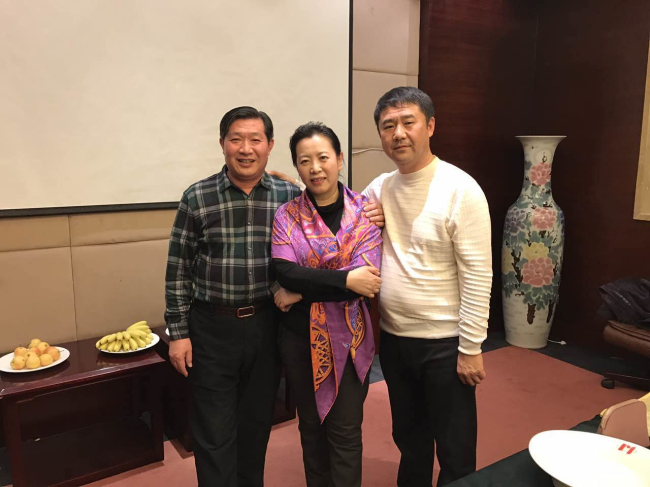 左 贺成才 王易霓 李刚