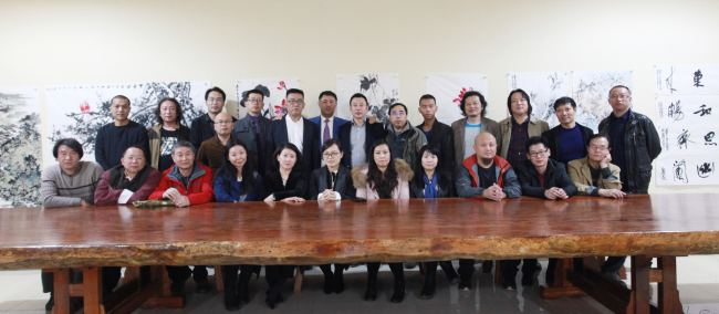 董事长李刚在创作基地与写意中国 大美辽宁入选画家合影