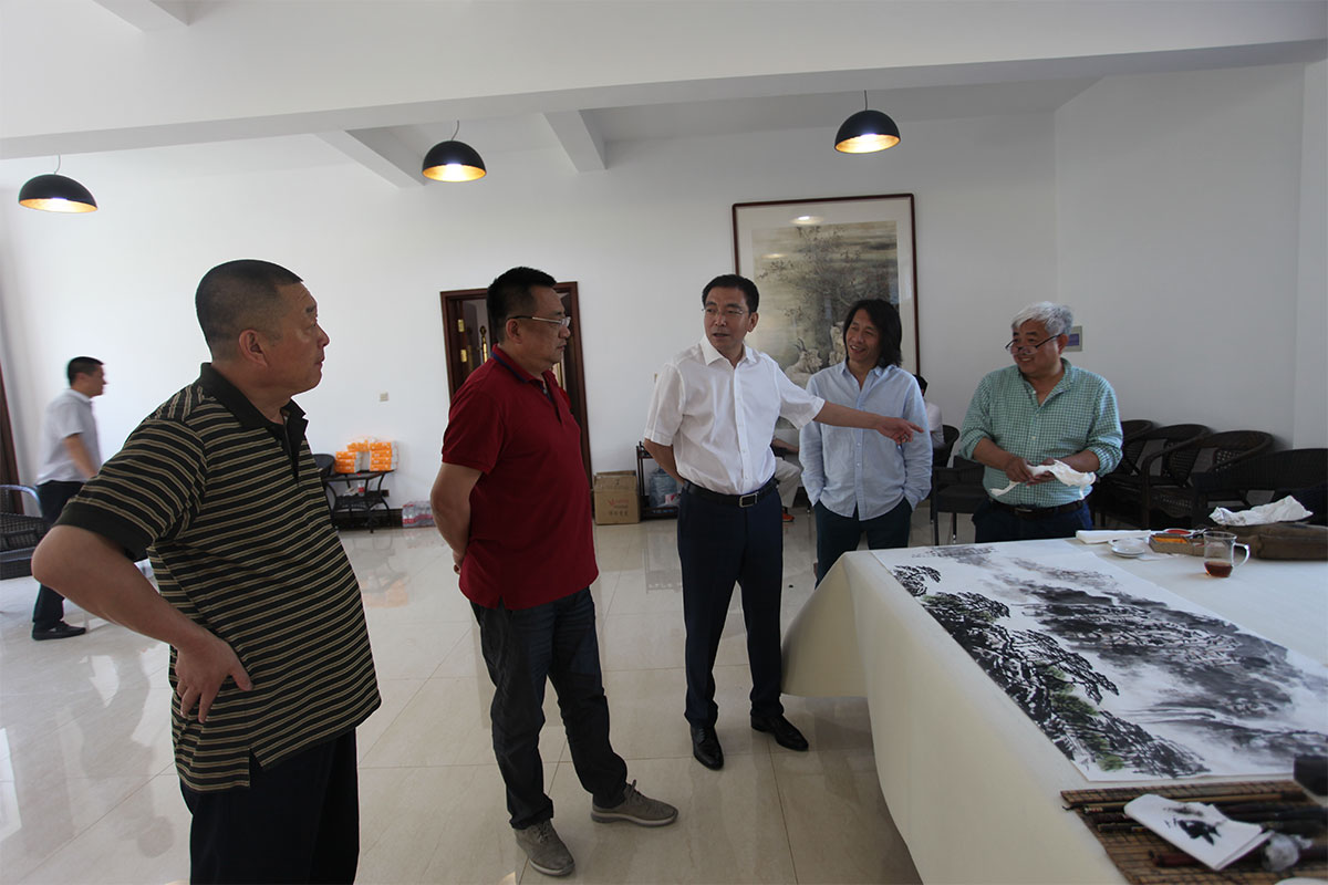 左营口美术家协会主席喻国景-营口文联主席蔡莹-盖州市市委书记赵国栋-营口市美术家协会秘书长高金满