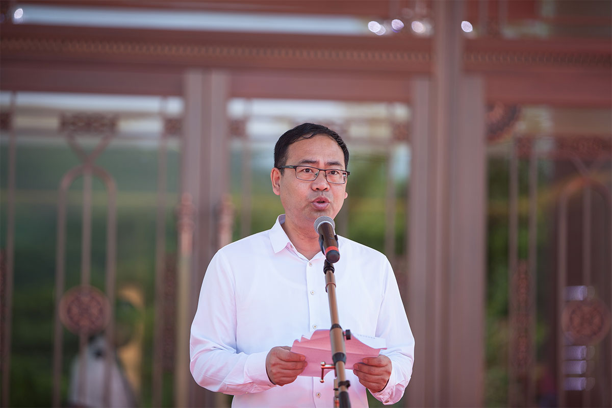 盖州市政府市长徐海龙为美术家创作基地开业致辞