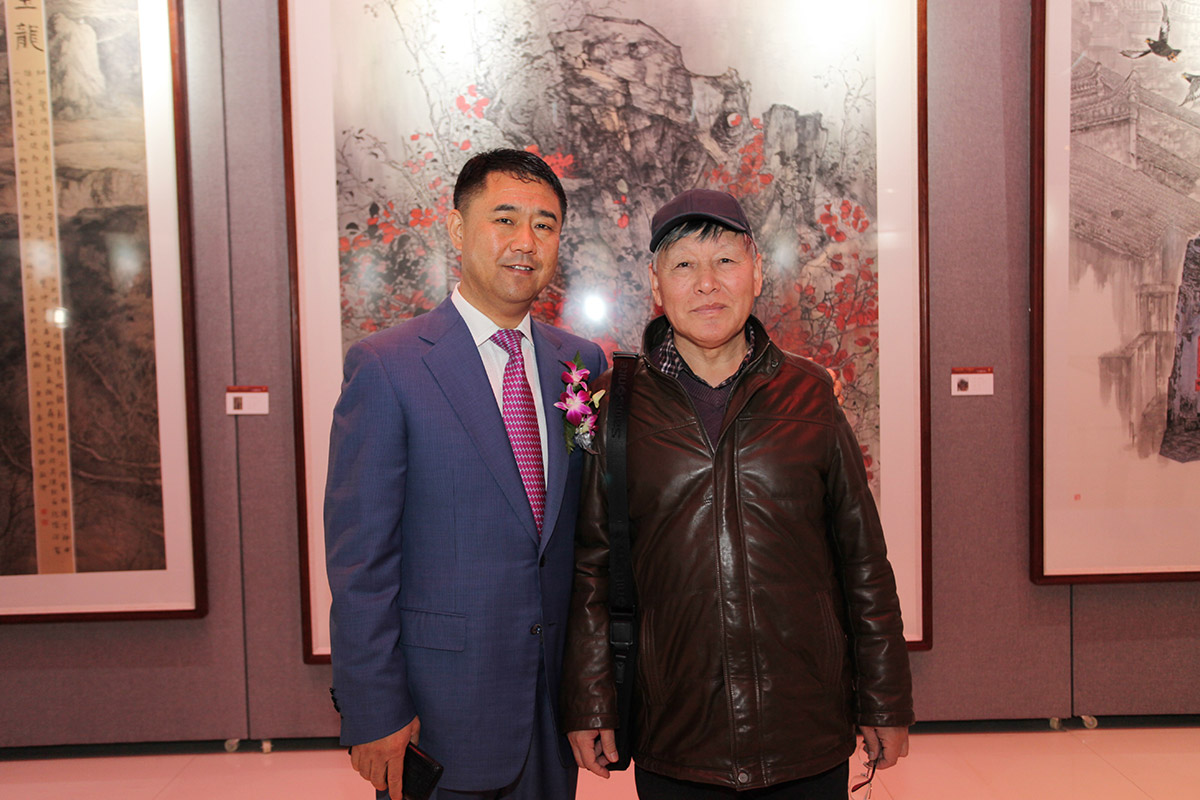 昌宇集团董事长李刚与画家白国文合影