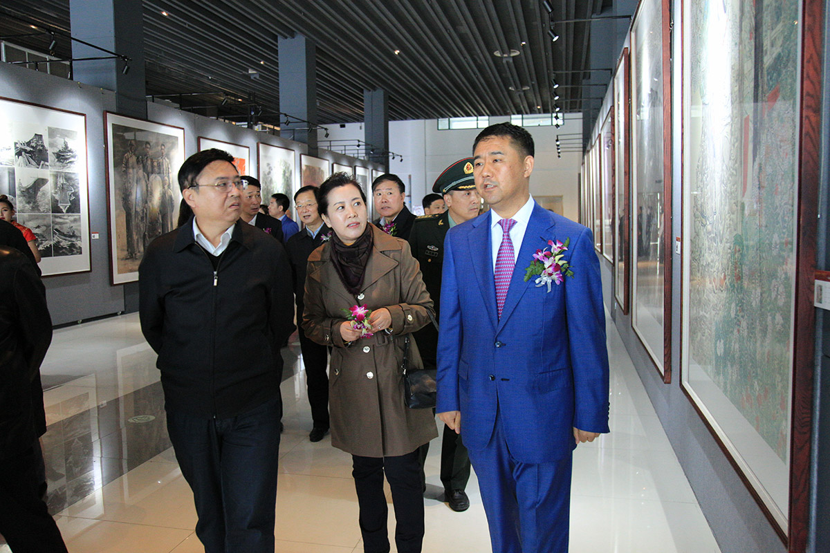 左1辽宁省宣传部常务副部长盖成立-左2辽宁省美术家协会主席王易霓-昌宇集团董事长李刚