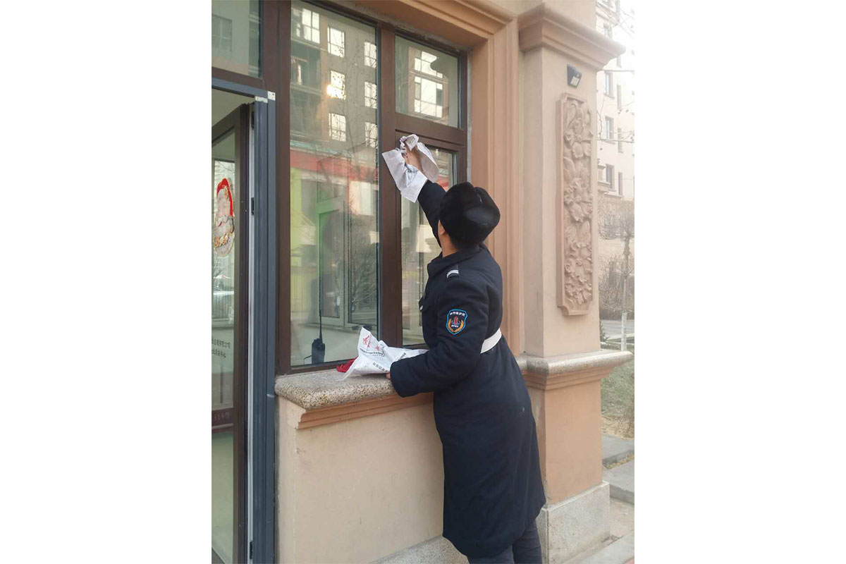 2017年1月22日四号岗保安打扫卫生