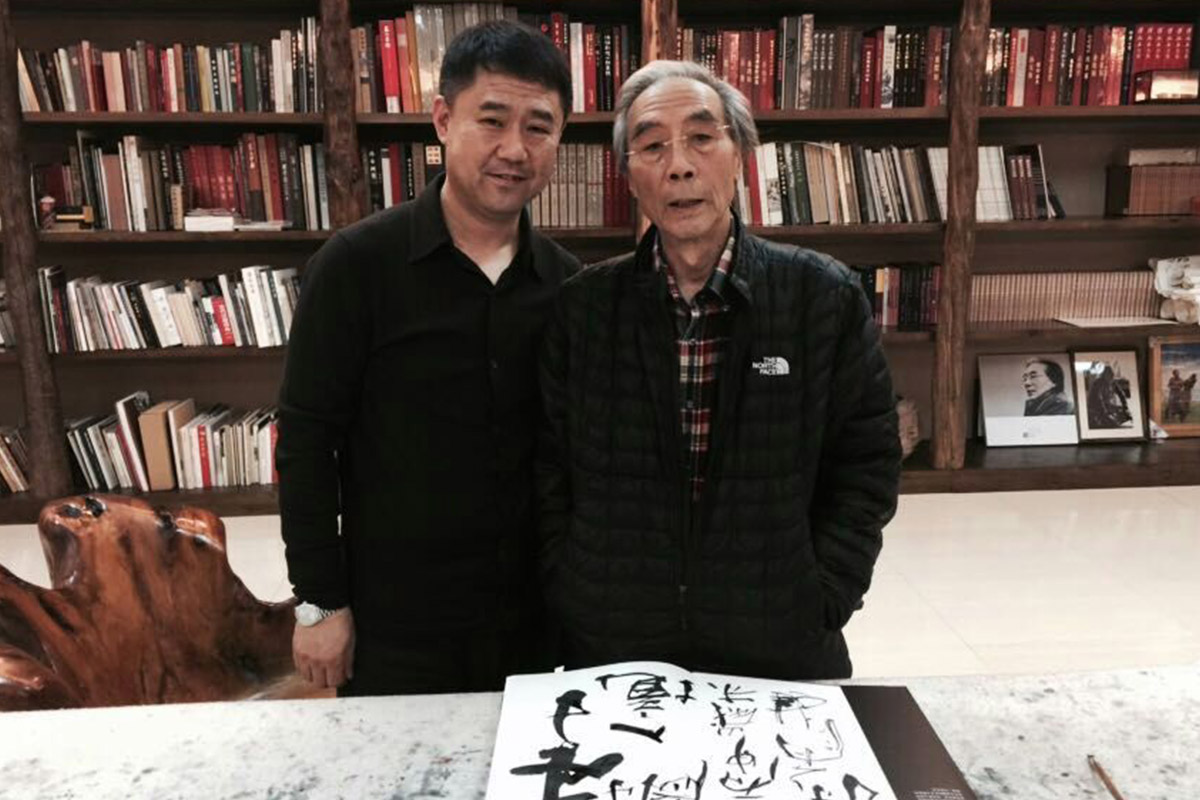 宋雨桂老师在工作室与昌宇集团董事长李刚合影