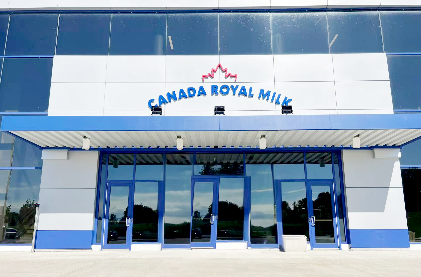 Triumphant Return! The Team of Canada Royal Milk MES Project Comes Back Victorious, Writing a New Chapter in Its Global Journey