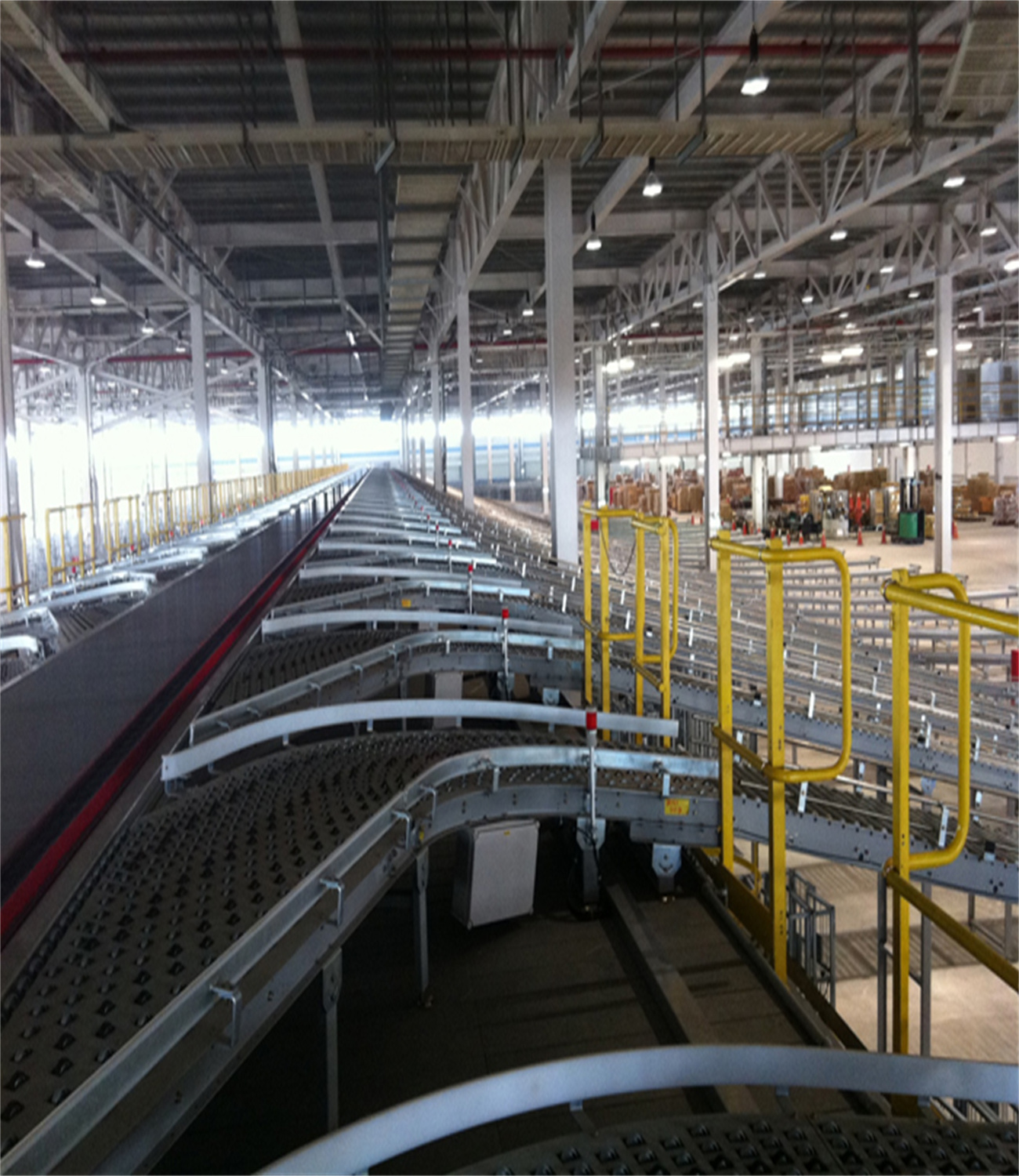 输送机在物流公司的应用