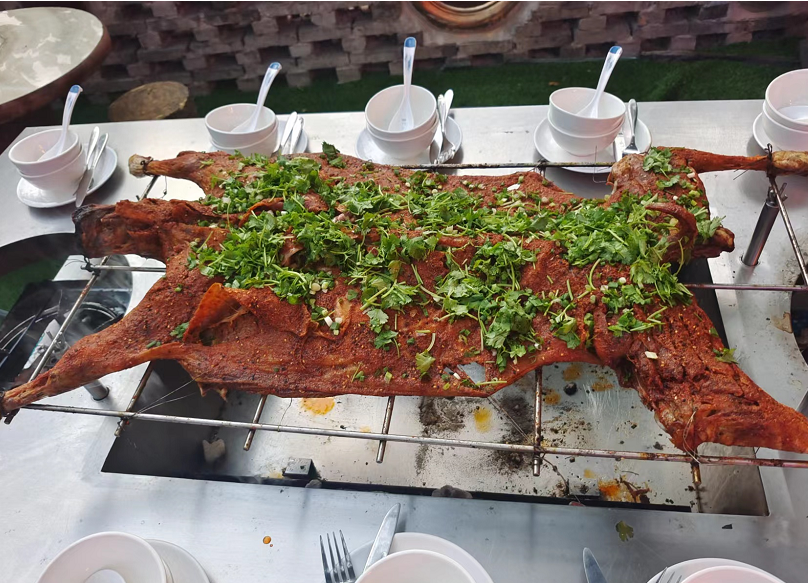 南山花中溪烤全羊