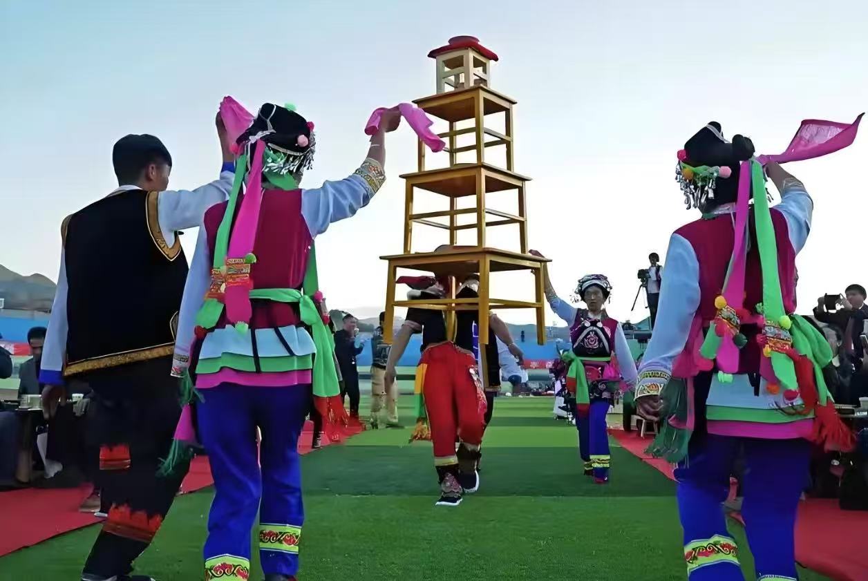 云南特色祝酒舞蹈