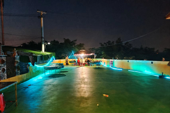 美丽的南山花中溪农家乐夜景