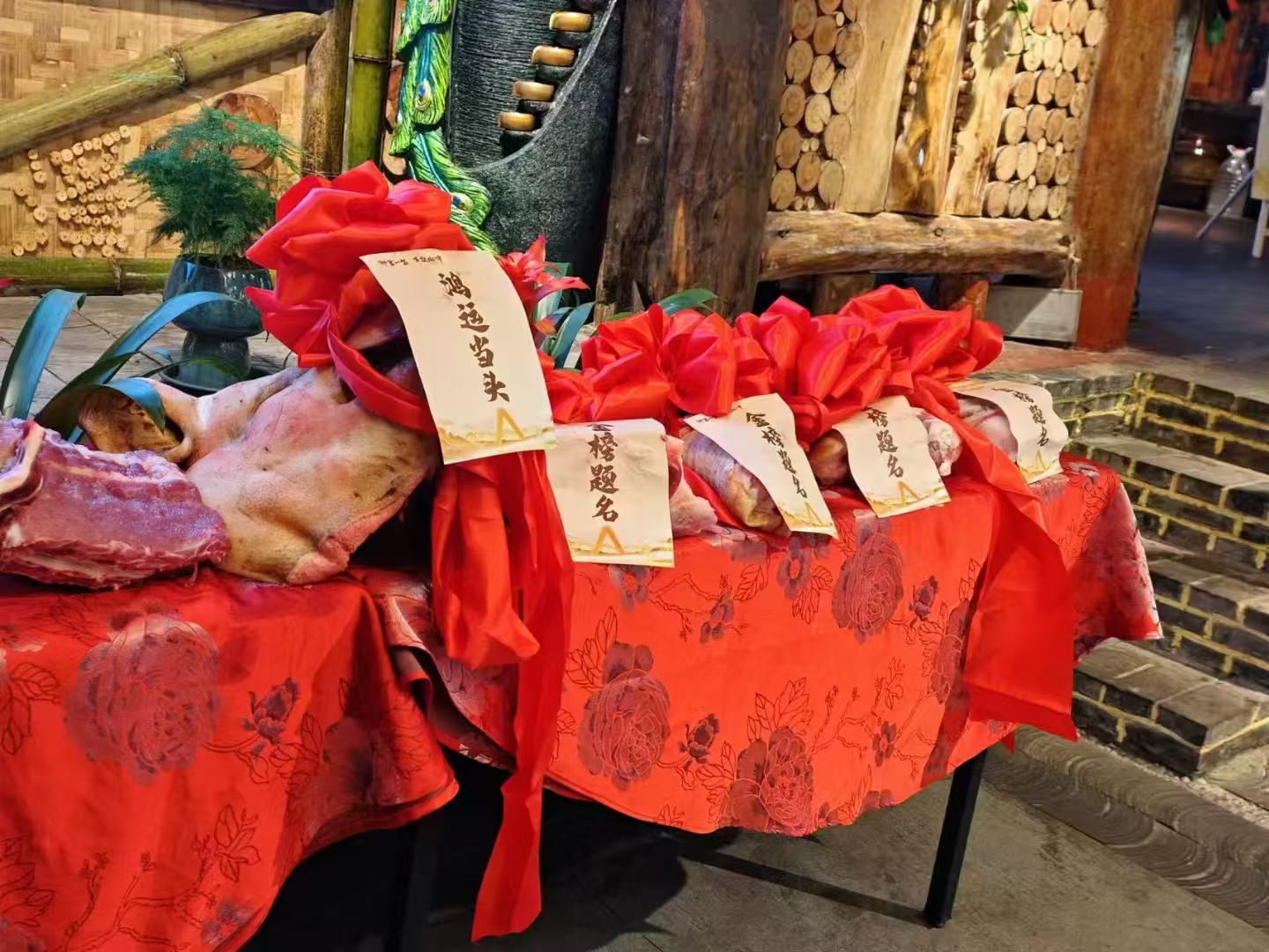南山花中溪农家乐，年会团拜杀年猪