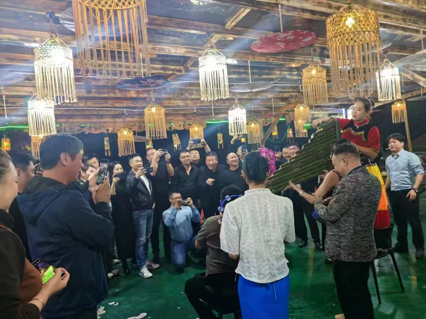 南山花中溪农家乐杀年猪