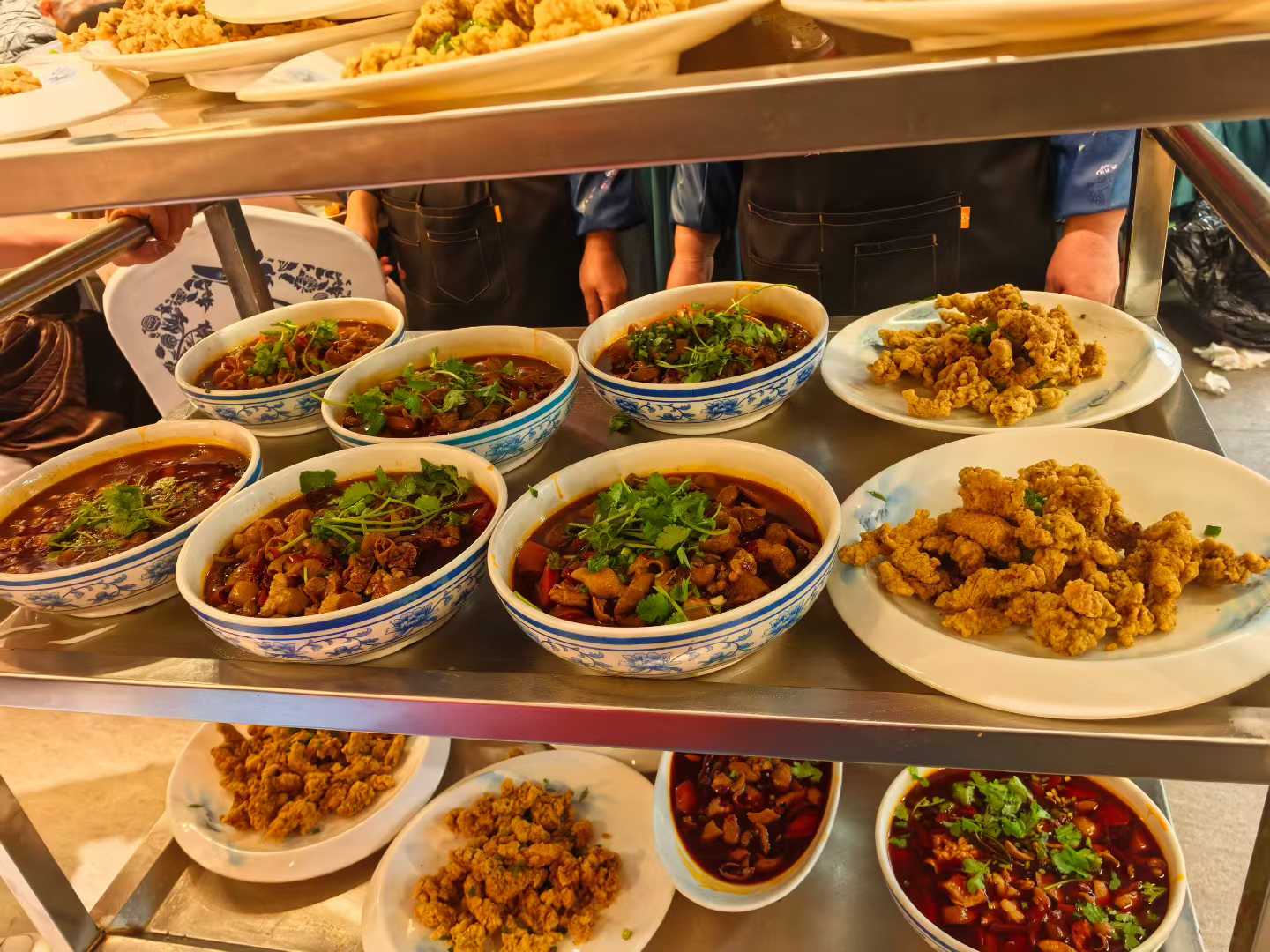 南山花中溪吃全猪宴