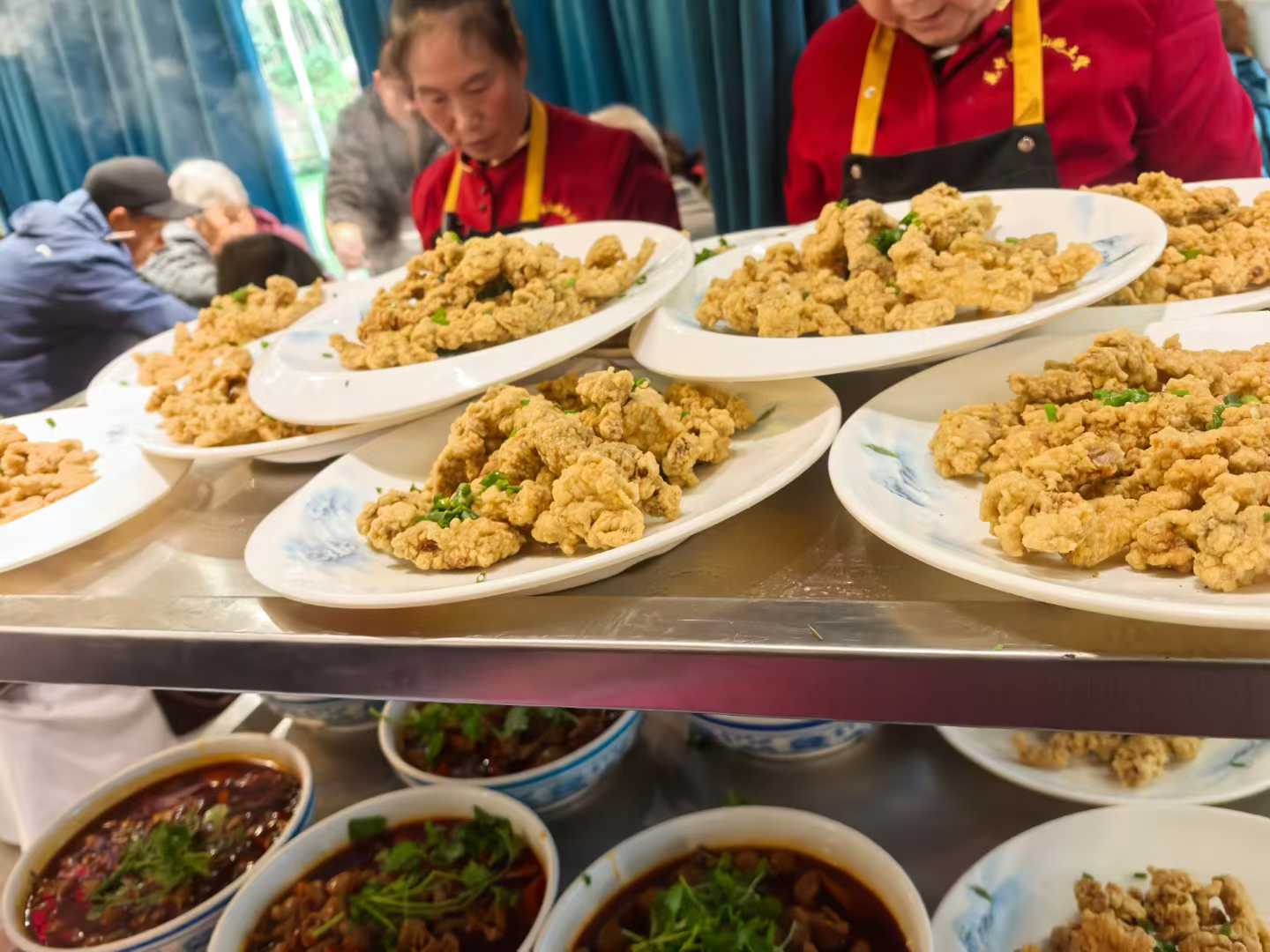 南山花中溪吃全猪宴