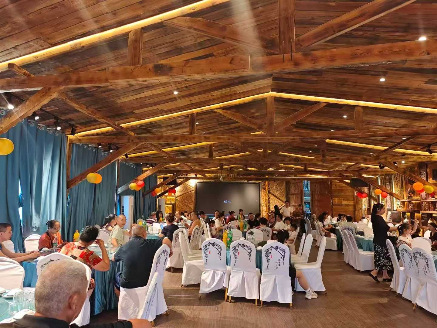 花中溪承办“生日宴”，一条龙服务