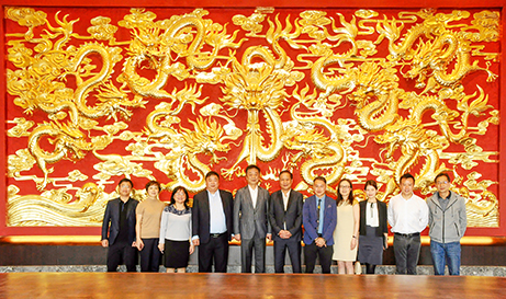 <a href="http://mp.weixin.qq.com/s?__biz=MzU3MjQ3MTAzOA==&amp;mid=2247485117&amp;idx=1&amp;sn=1431516edfe76b333a79f6d3be409d86&amp;chksm=fcd1252ccba6ac3ac9e990b6295bc4f5319e51111b9fa8e7f510f7fcfa452fa43e27066a8e1c#rd" target="_blank"><span style="font-size:12px;color:#576B95;line-height:42px;">百力集团 五角场集团</span><span style="font-size:12px;color:#576B95;line-height:42px;">&nbsp;|&nbsp;</span><span style="font-size:12px;color:#576B95;line-height:28px;"><span style="line-height:42px;font-size:12px;">沪澳合作 强强联手 <br />
参与一带一路及大湾区建设</span></span></a><span style="font-size:12px;"></span><br />