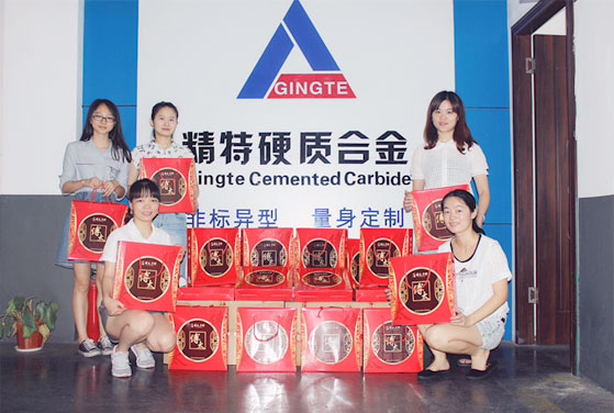 公司为全体员工发放中秋福利