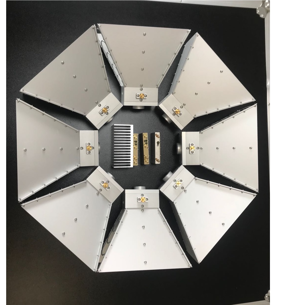 30-8000MHz 信号测向/监测管理系统