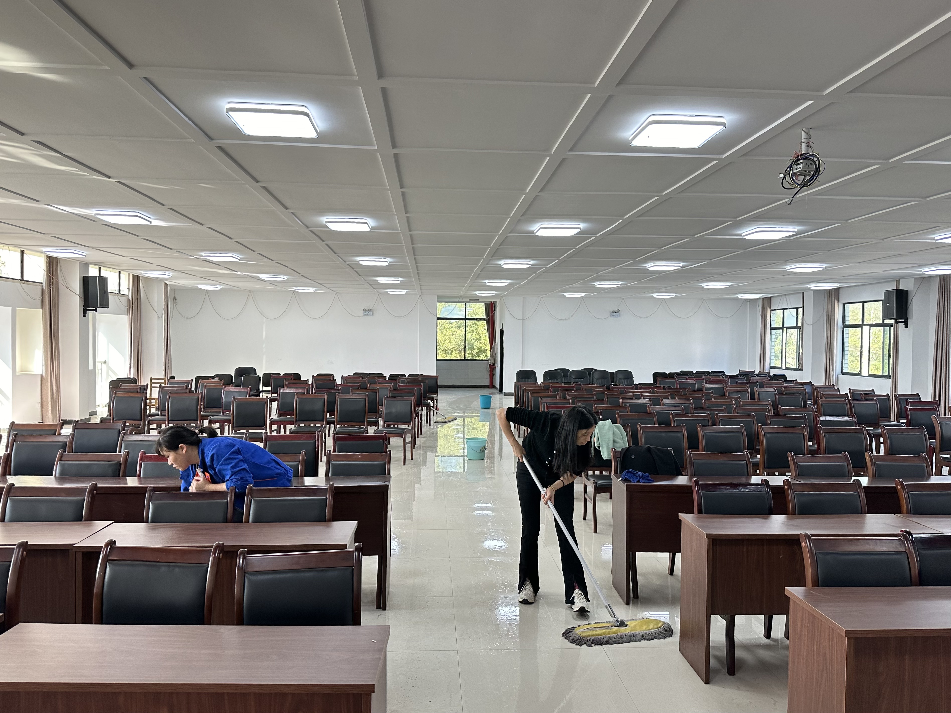 @所有人，年底了，是时候给办公室来一次“断舍离”了！ 