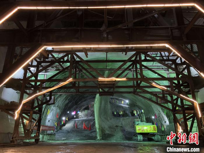 云南丽香铁路