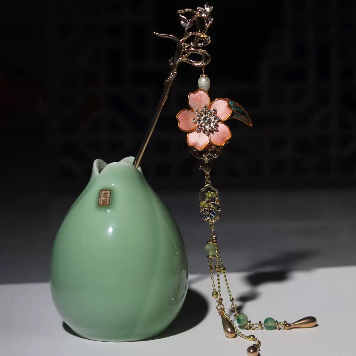 0011040004掐丝绒花发簪