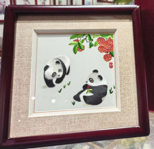 广绣-熊猫荔枝