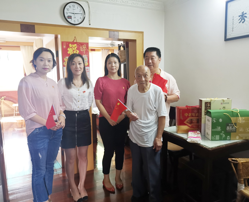 爱满重阳节 慰问暖人心