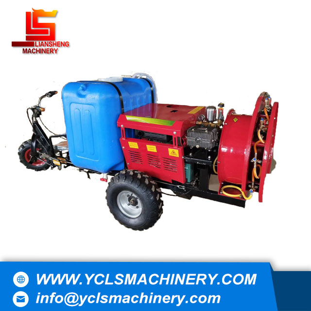 Self-propelled atomizing sprayer