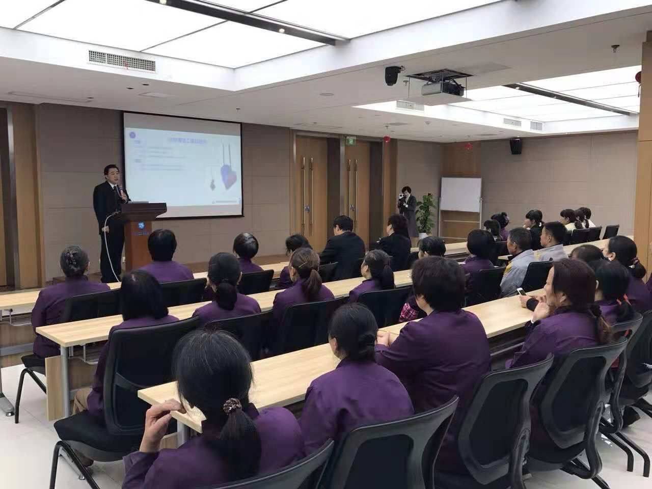 托管項(xiàng)目管理暨保潔員技能巡回培訓(xùn)